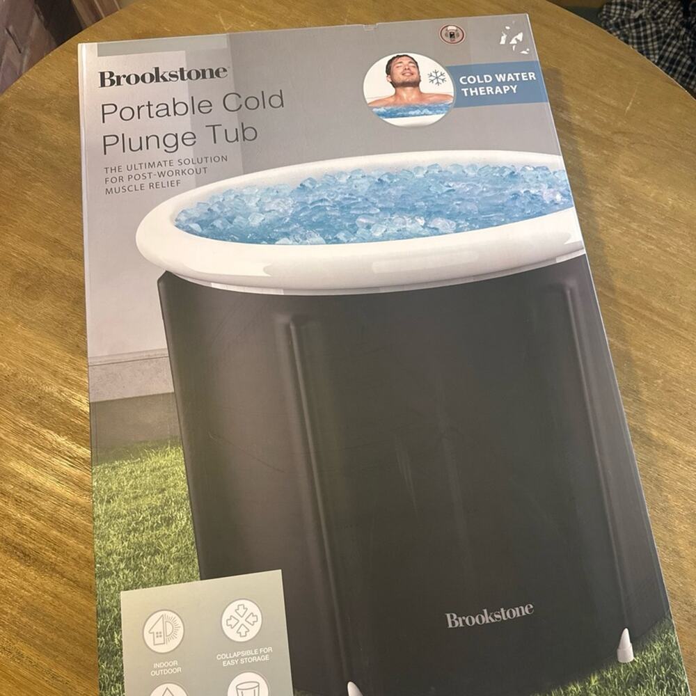 NEW Portable Cold Plunge Tub Brookstone NEW in box!